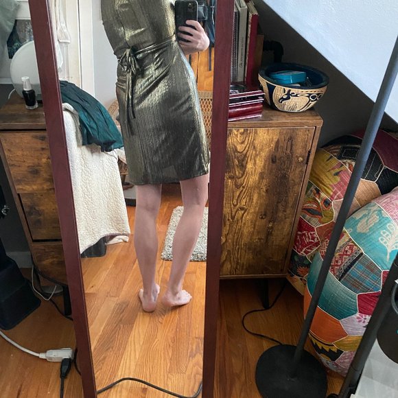 NEW LOOK Gold Sheer 3/4 Sleeve V-Neck Party Dress - Picture 10 of 10